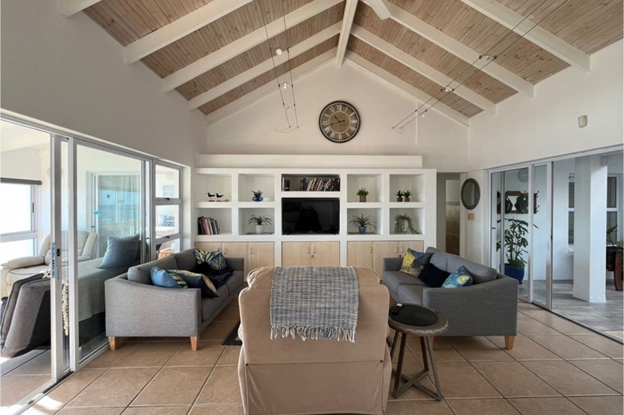 5 Bedroom Property for Sale in Shelley Point Western Cape